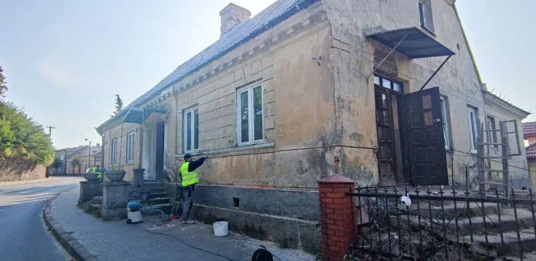 Ankrowanie budynku i spinanie pękających murów stalowymi ściągami – SIVEL